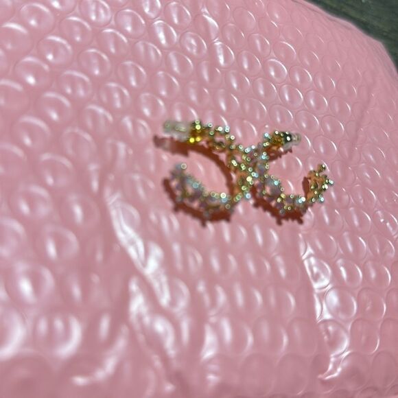 Elegant 14K Gold Plated Pearl Floral Hoop Earrings - Picture 13 of 16